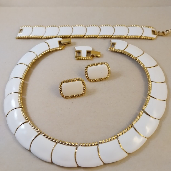 Butler Jewelry - Vintage Butler White Enamel and Gold-Tone Collar Necklace Set
